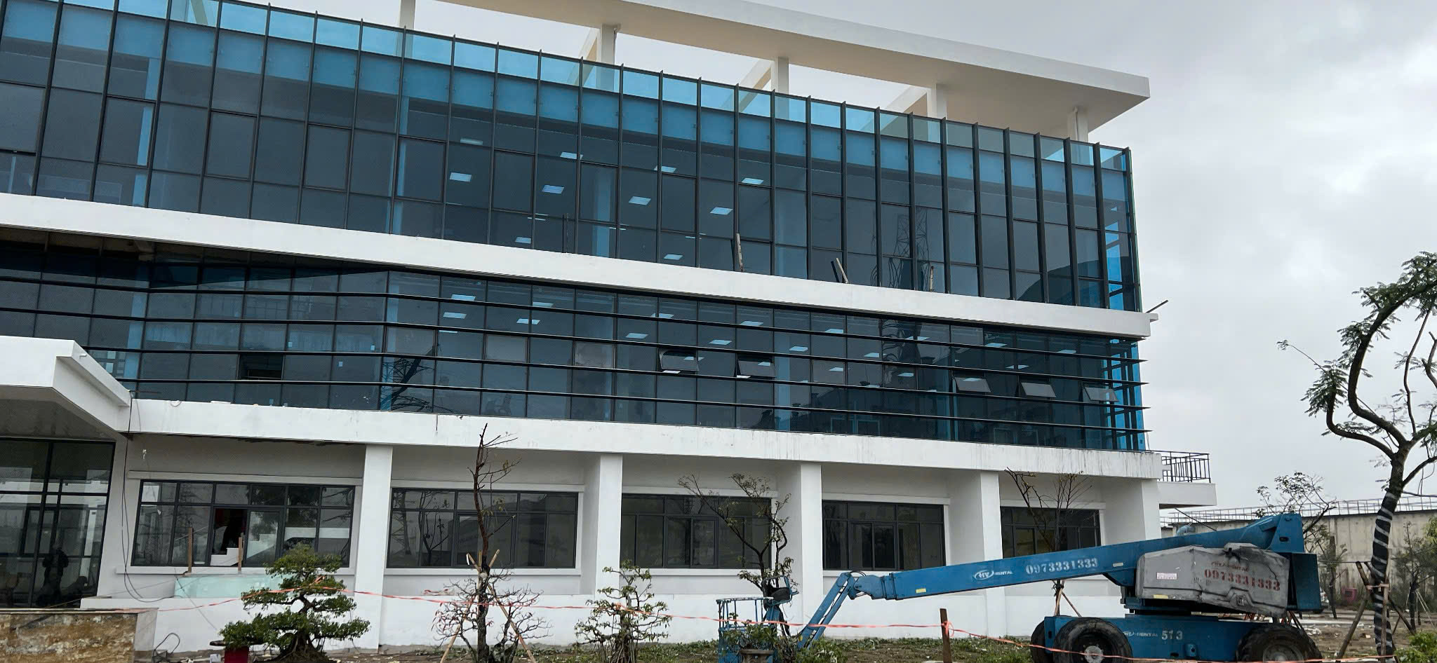 Kinh Việt - Cung cấp và lắp đặt hệ thống tường kính, vách kính và cửa sổ tại dự án Nhiệt điện Thái Bình 2